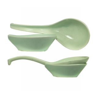 cucchiaio e sotto cucchiaio in ceramica bianca